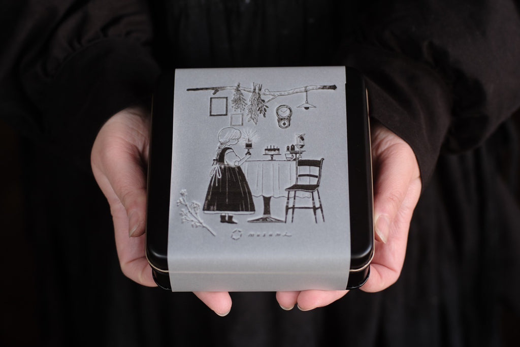 【配送開始 12月12日～順次 】musumiオリジナルクッキー缶